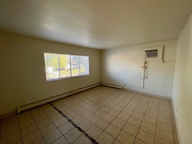 Building Photo - 237 Robinhood Ln