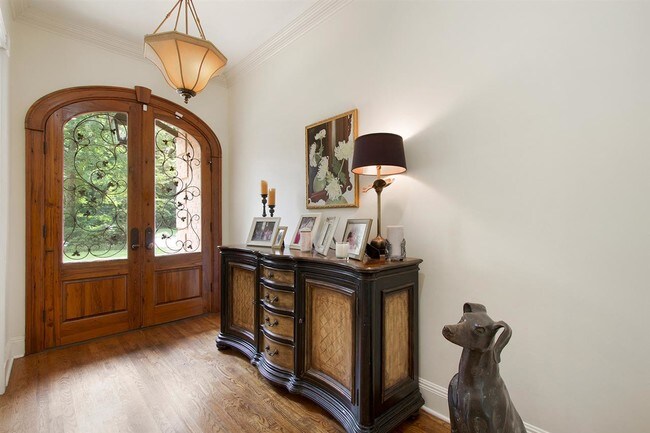 Foto del edificio - 5334 Carolwood Dr
