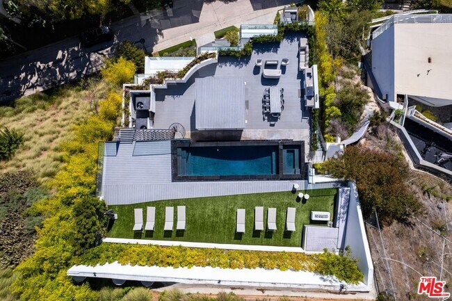 Building Photo - 9459 Beverlycrest Dr