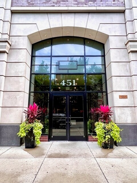 Foto del edificio - 451 W Huron St