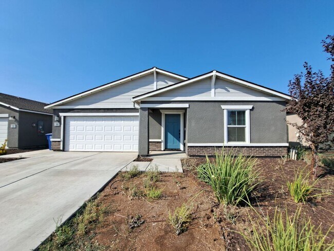 Foto del edificio - Beautiful 4 Bedroom Home in Madera, Ca!