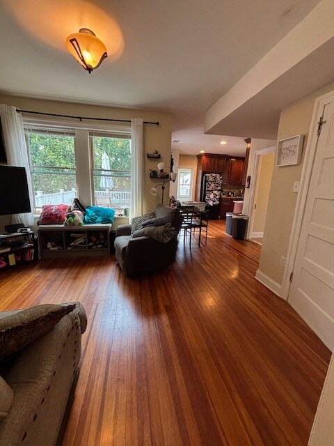bright family room/kitchen area - 1501 N Broom St
