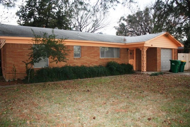 Building Photo - 111 S Lake Dallas Dr