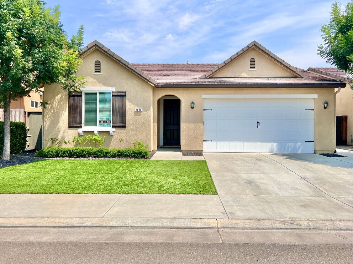 Foto principal - $2,350 Bullard & Locan, 3 bedroom - Wrenwo...