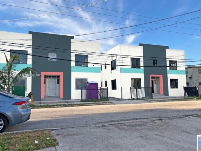 Foto del edificio - 858 NW 3rd St