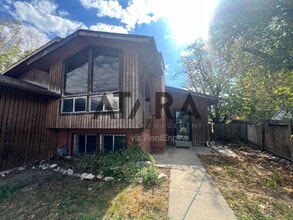 Building Photo - 270 Country Club Dr