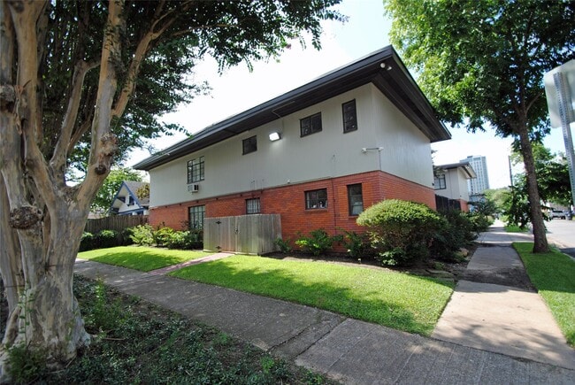 Foto del edificio - 2501 Yoakum Blvd