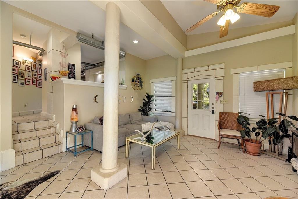 Foto principal - 1712 Lakeshore Dr