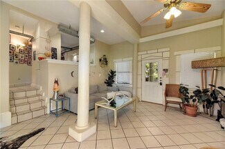 Building Photo - 1712 Lakeshore Dr