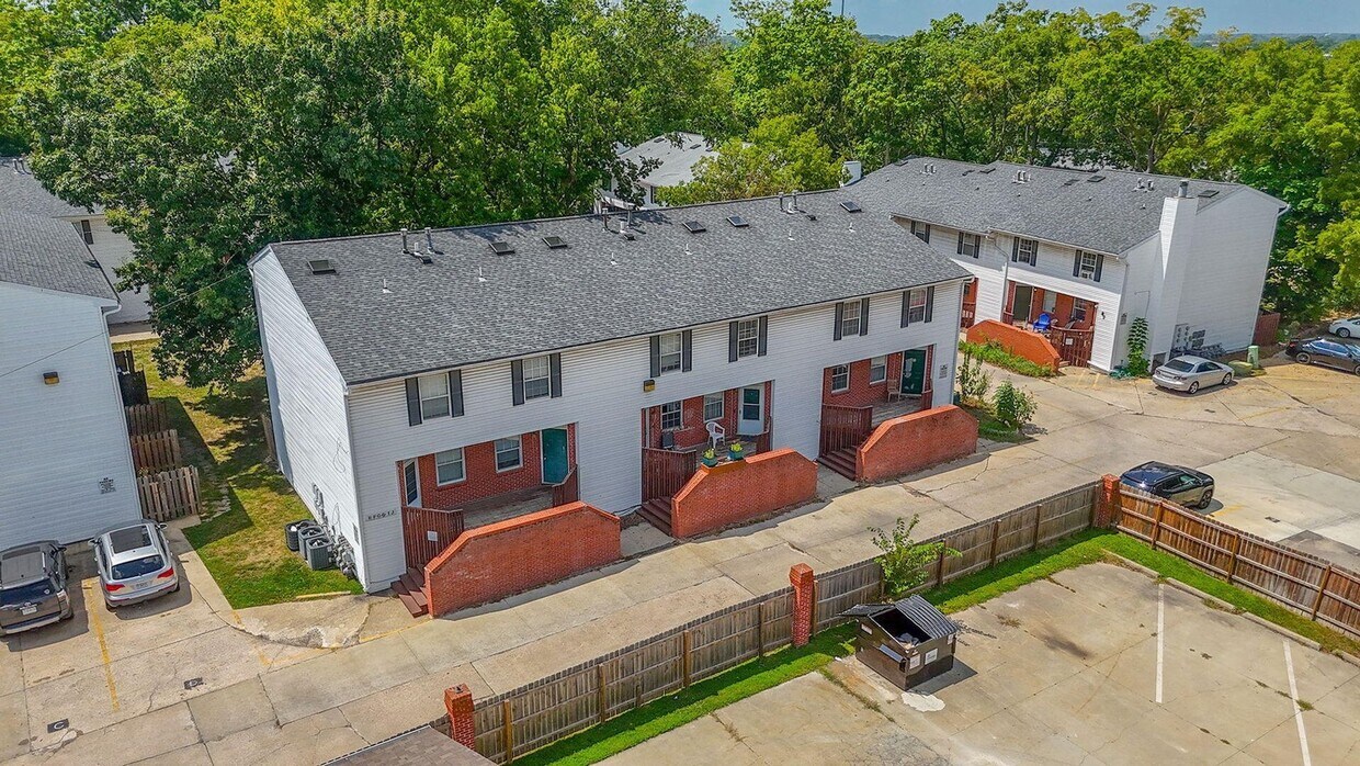 Foto principal - 3 Bed 2 Bath unit Close to Downtown