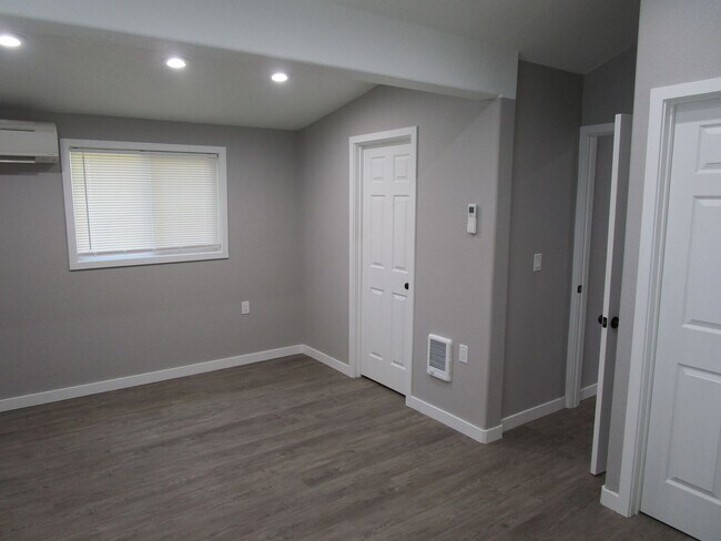 Foto del edificio - Completely Remodeled 2 Bedroom, 2 Bathroom...