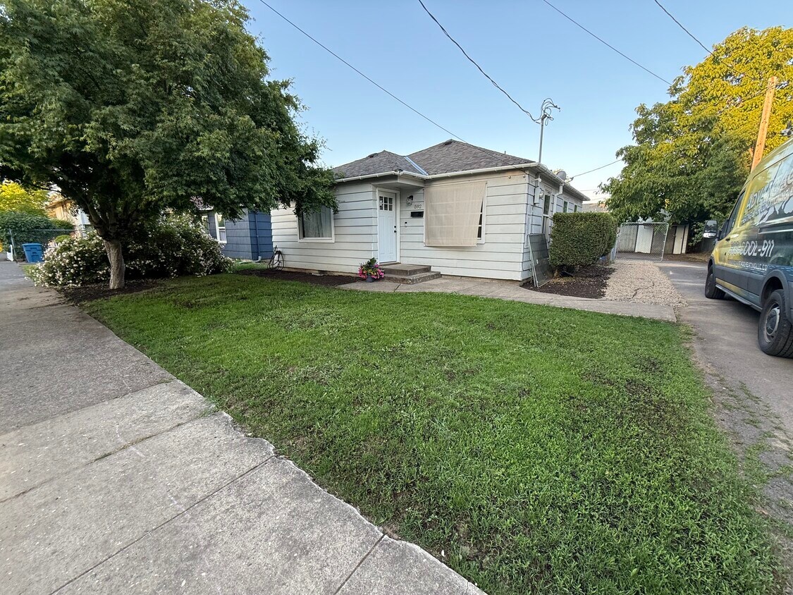 Foto principal - 592 20th St NE