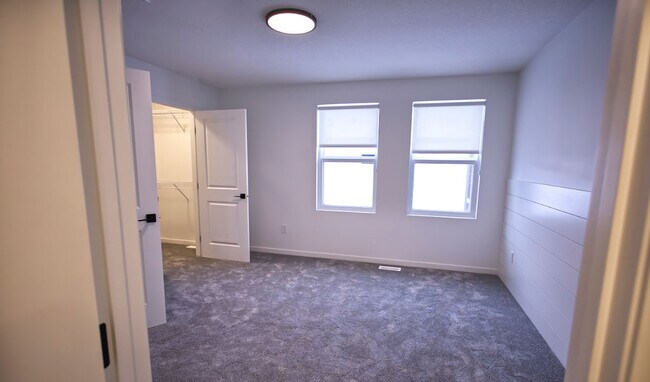 Building Photo - 12114-12143 43 St NW