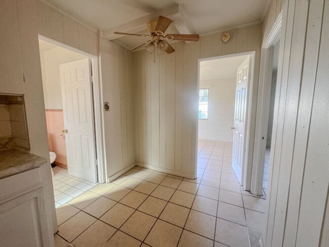 Foto del edificio - 710 N Grove St