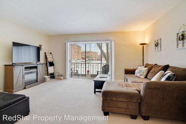 Foto del edificio - 7311 Sandalwood Dr