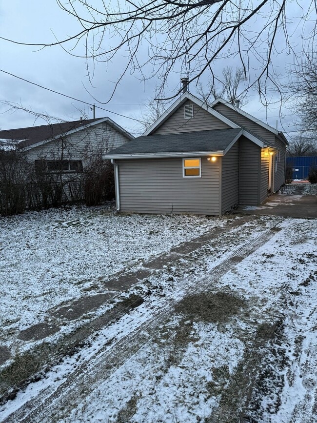 Building Photo - 836 Vine St