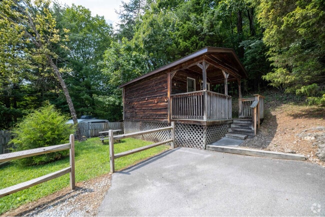 Building Photo - 496 Pearl Ln