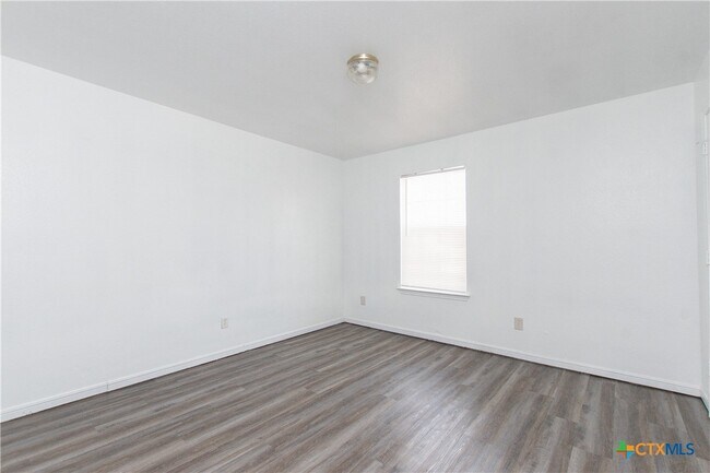 Building Photo - 4207 Primrose Dr