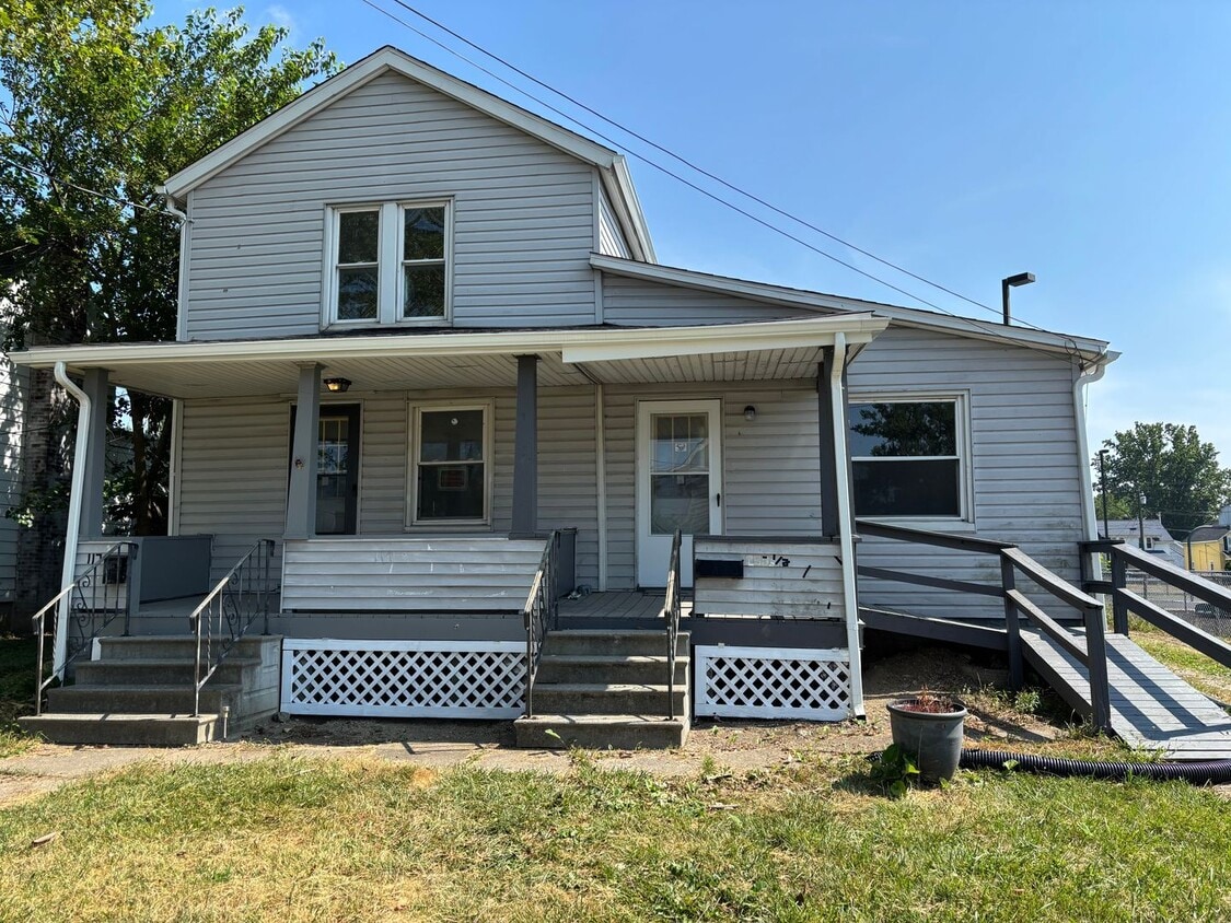 Primary Photo - 117-117-117-112 W 30th St