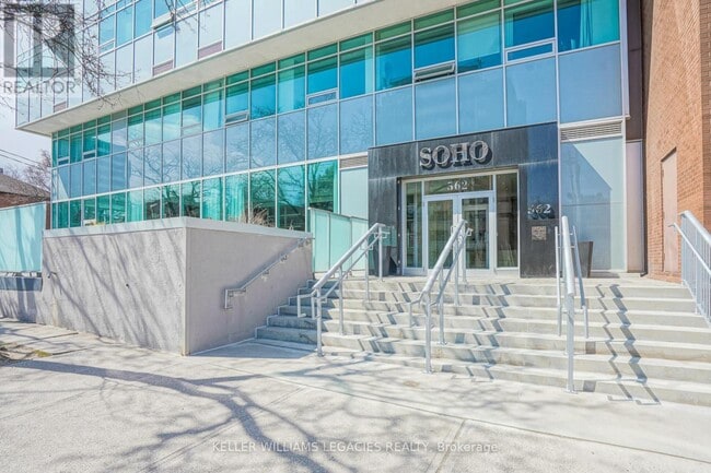 Photo du bâtiment - 302-562 EGLINTON Ave