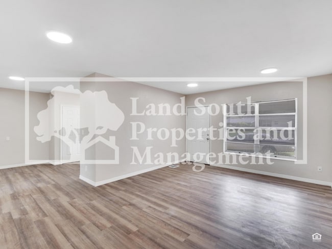 Building Photo - 905 14th St NE