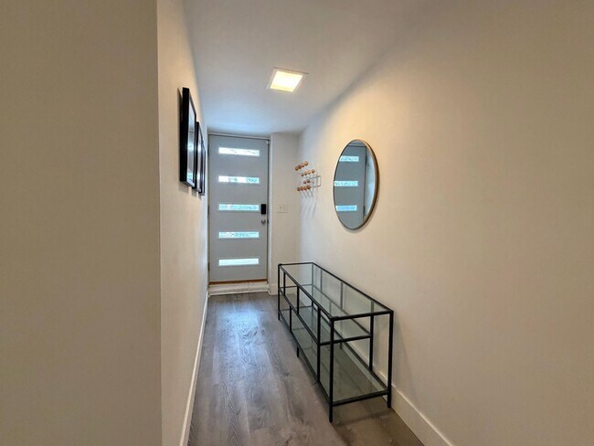 Foto del edificio - Stylishly Updated 4BR Home in the Heart of Northeast Minneapolis!