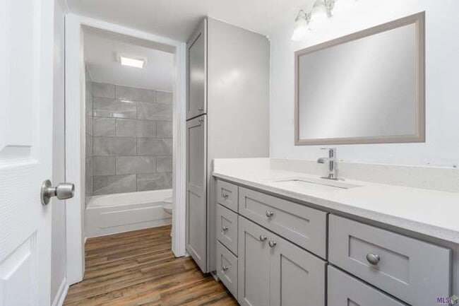 2nd bathroom. - 10436 Jefferson Hwy