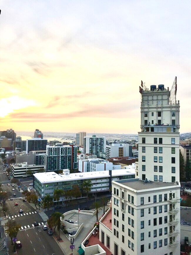 Evening sunset from balcony - 801 Ash St