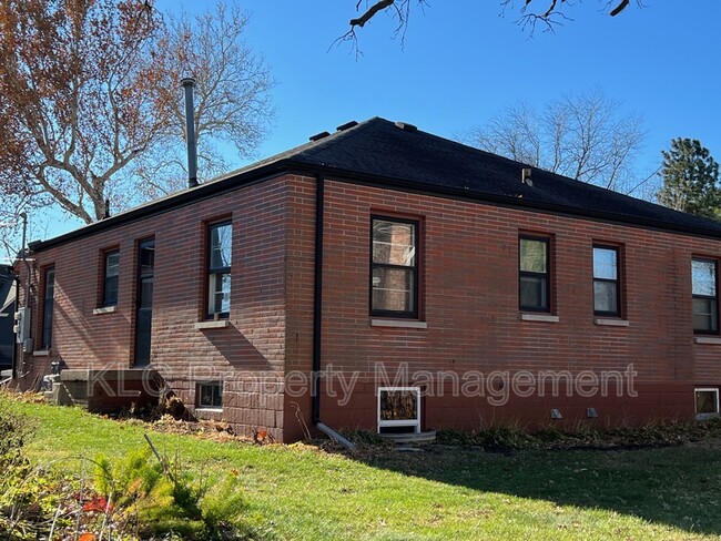 Building Photo - 2601 Forest Dr