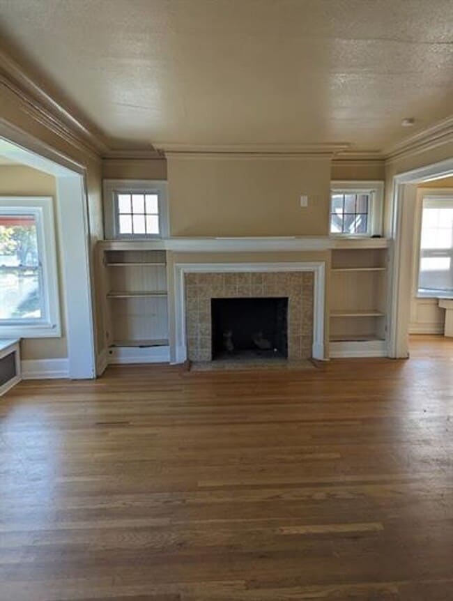 Building Photo - 3035 N Stowell Ave