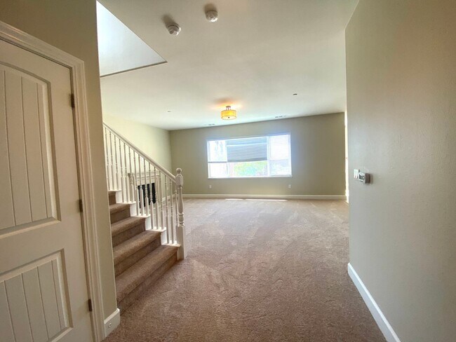 Building Photo - Dublin Ranch 4 Bed & Loft, 3 Bath, close t...