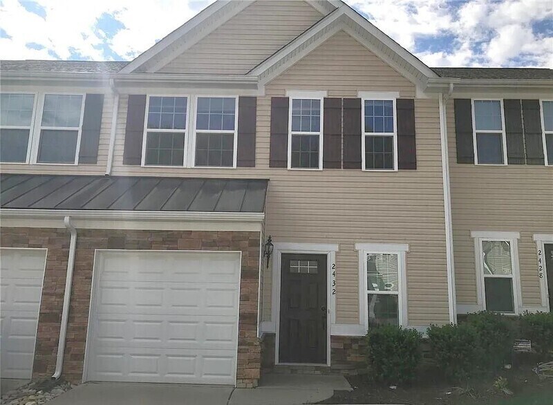 2432 Silverthorn Dr, Charlotte, NC 28273 Townhome Rentals in