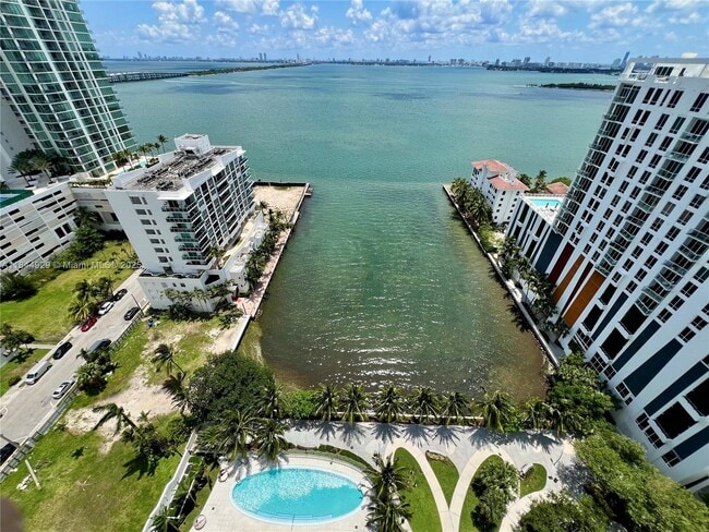 Foto del edificio - 460 NE 28th St
