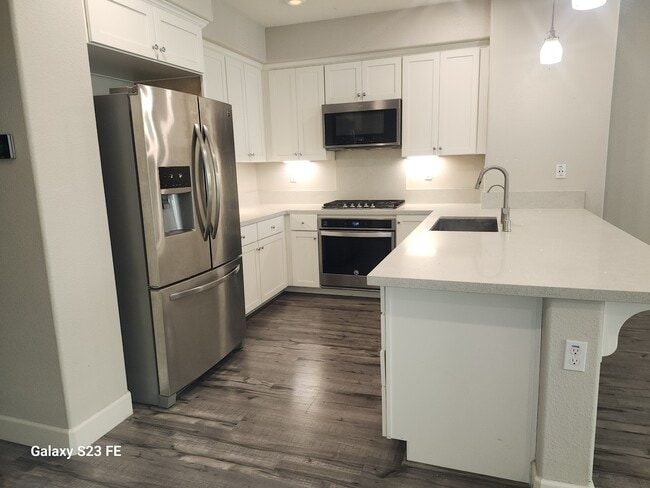 Building Photo - 1573 De Rome Dr