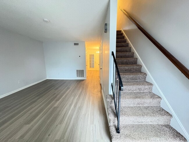 Building Photo - MOVE IN SPECIAL: 2 Bedroom, 1.5 Bathroom Condo in Winston-Salem!