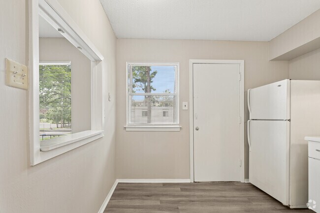 2 habitaciones, 1 baño - 750 pies cuadrados - Comedor - The Grove at Patterson