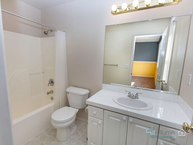 Foto del edificio - 2 Bedroom, 2.5 Bath Close to Nike and Intel!