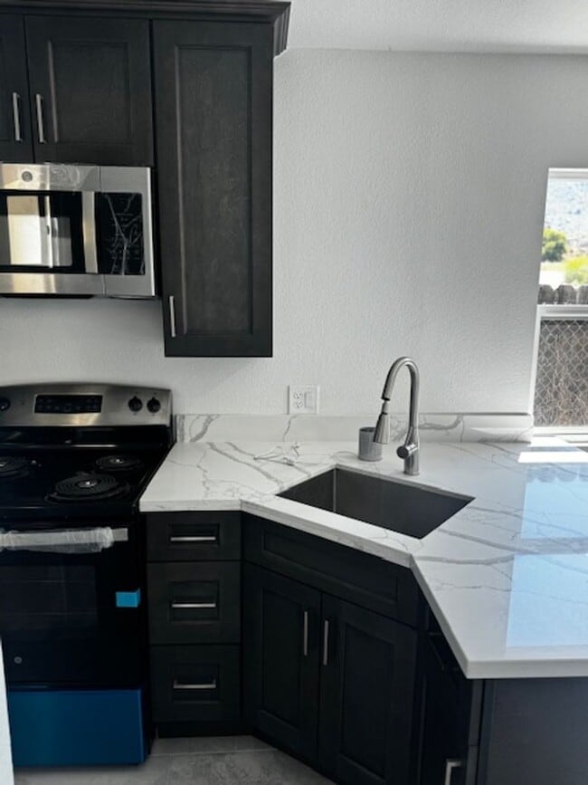 Building Photo - 32976 Bonnie Lea Dr