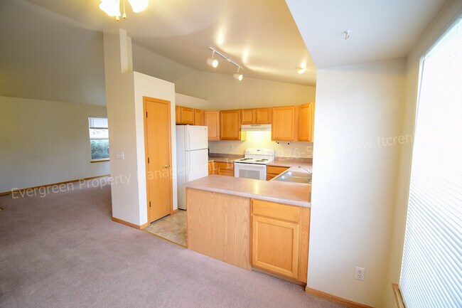 Foto del edificio - 648 Brewer Dr