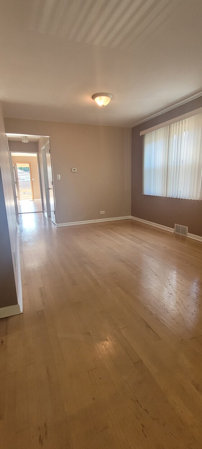 Foto del edificio - 8150 Kilpatrick Ave