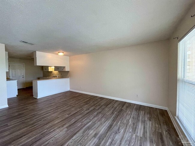 Building Photo - 3226 Santa Rosa Dr