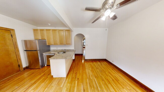 Building Photo - 3215 W Belle Plaine Ave