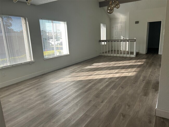 Foto del edificio - 6119 Dryad Dr