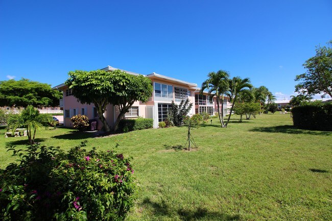 Foto del edificio - 300 NE 20th Street 431 Boca Raton FL 33431