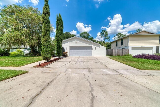 Building Photo - 15722 GardenSide Ln