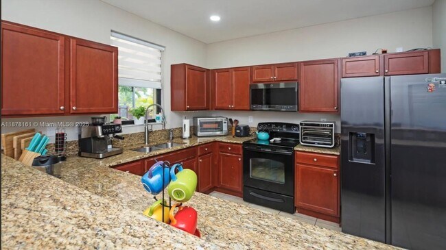 Building Photo - 4300 SW 164th Path
