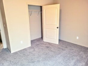 Building Photo - 109 Edna St