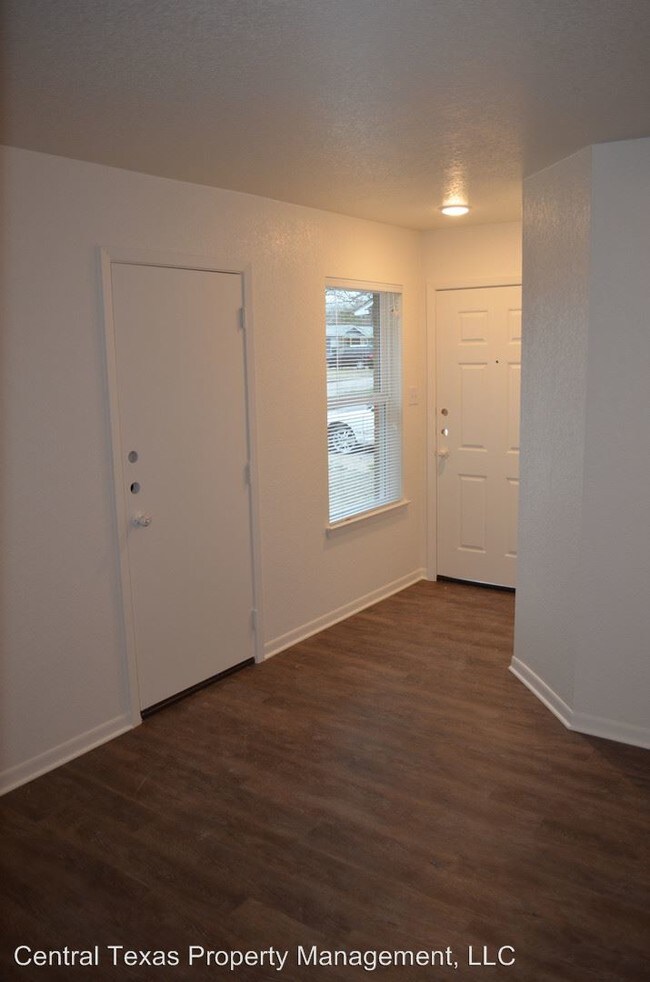 Building Photo - 302 Elbert Ln