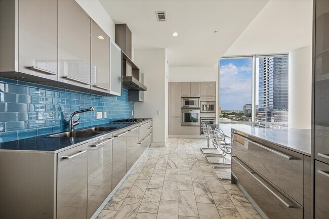Foto del edificio - 2727 Kirby Dr