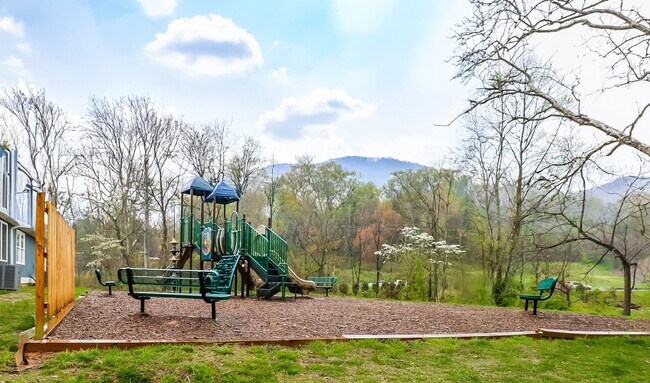 Foto del edificio - 432 Little Sycamore Ln